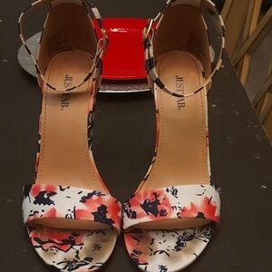 Flowered sandles. JustFab, 8.5